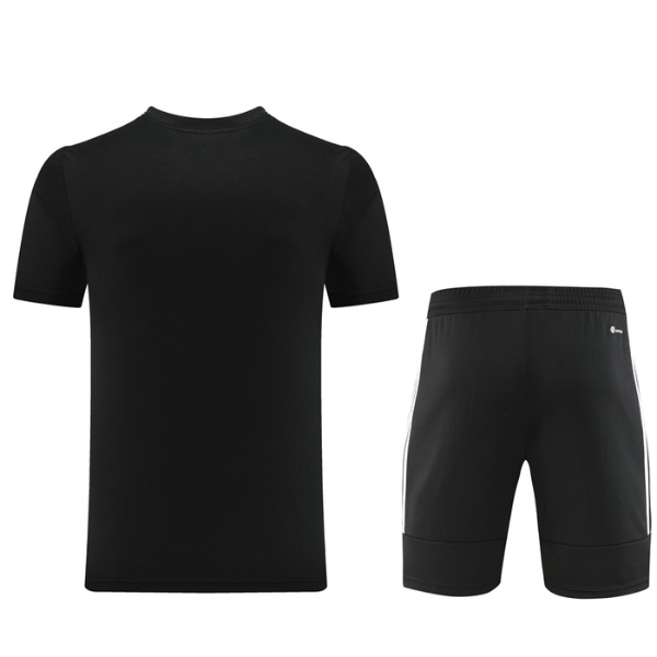 Adidas Set aus T-Shirt + schwarzen Shorts - VENI Fußball