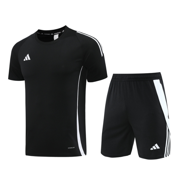 Adidas Set aus T-Shirt + Shorts in Schwarz und Weiß - VENI Fußball