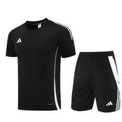 Adidas Set aus T-Shirt + Shorts in Schwarz und Weiß - VENI Fußball
