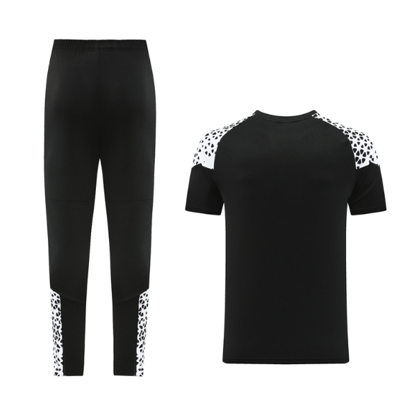 alt
Puma-Set: T-Shirt + schwarze und weiße Hose - VENI Futebol