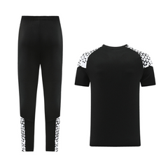 alt
Puma-Set: T-Shirt + schwarze und weiße Hose - VENI Futebol