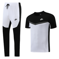 Nike Set aus T-Shirt + Hose in Weiß und Schwarz - VENI Fußball