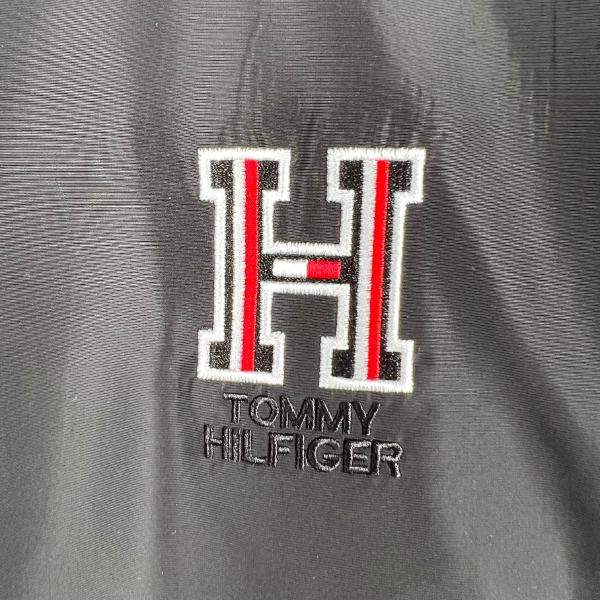 Coupe-vent Tommy Hilfiger noir avec détails - VENI Futebol
