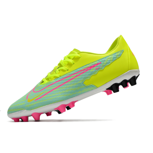 Chaussures de football à crampons Nike Phantom GX Academy AG jaunes, vertes et roses - VENI Futebol