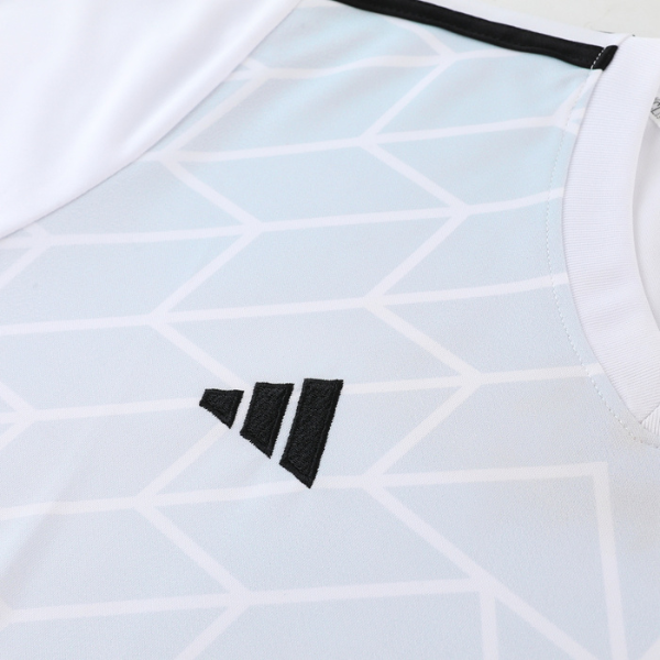 Conjunto Adidas T-Shirt + weiße Hose - VENI Fußball