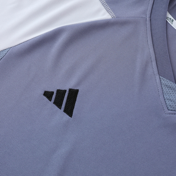 Adidas-Set T-Shirt + graue Hose - VENI Fußball