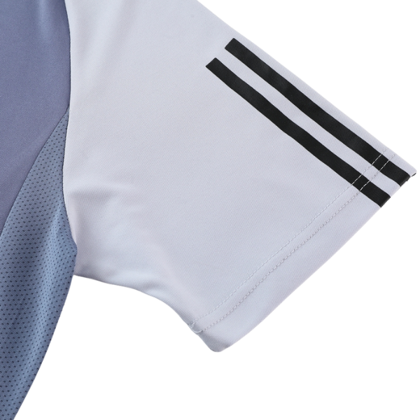 alt
Adidas-Set aus T-Shirt + Hose in Grau - VENI Fußball