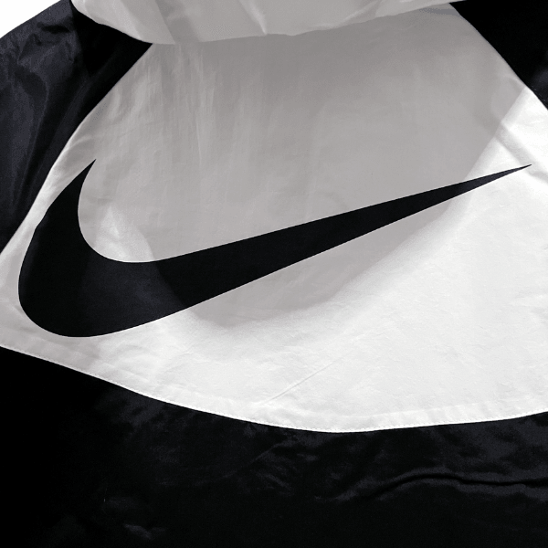 Corta-vento Nike preto e branco - VN Esportes