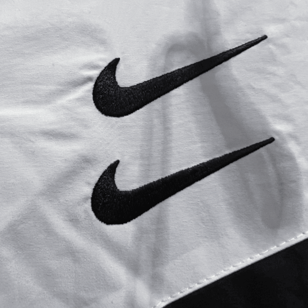 Corta-vento Nike preto e branco - VN Esportes
